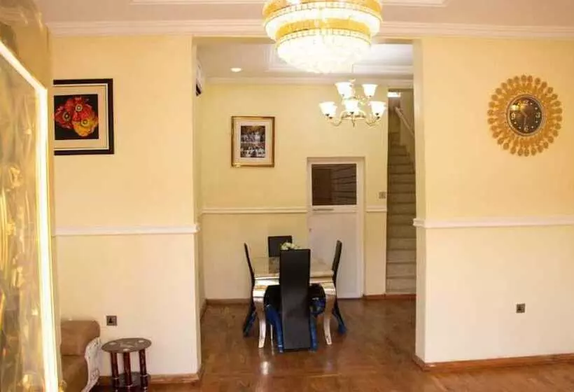 هتل Ralph And Comfort Luxury Suites