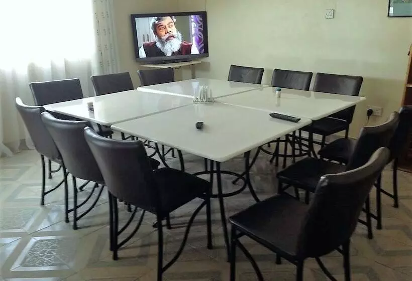 هتل Nairobi Transit Lounge