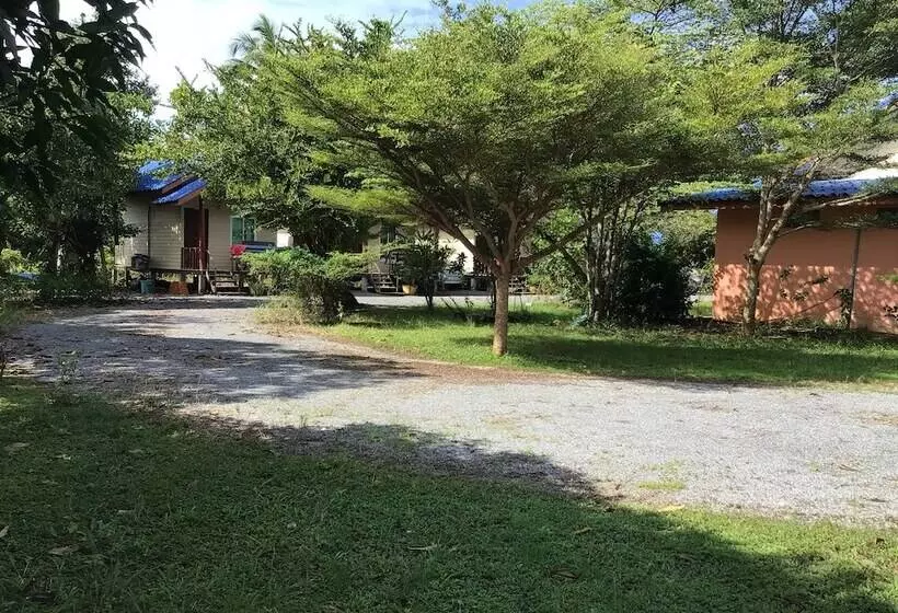 هتل Ban Chomlay Resort Satun
