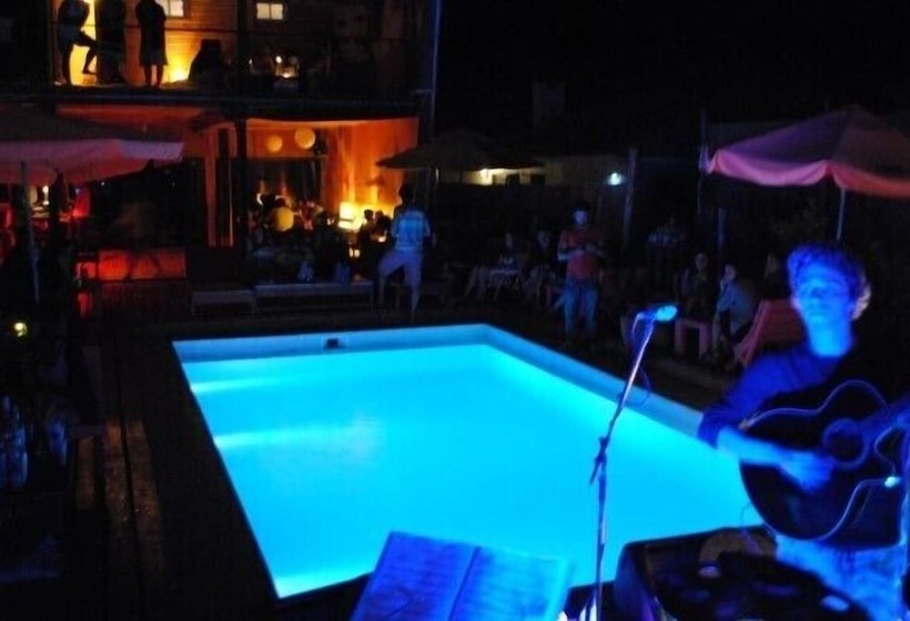 בית מלון כפרי La Rubia Hostel