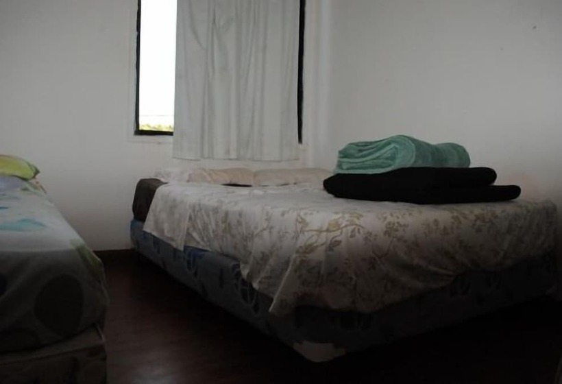 בית מלון כפרי La Rubia Hostel