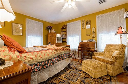 Alling House Bed And Breakfast