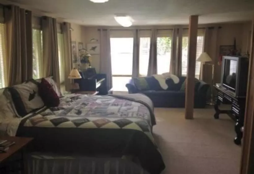 Anchorage Walkabout Town B&b