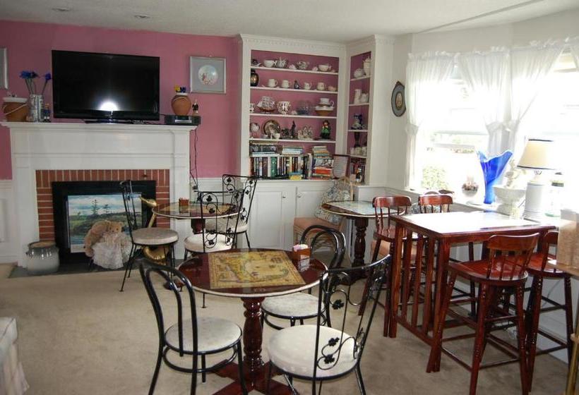 تختخواب و صبحانه A Cape Cod Ocean Manor Inn