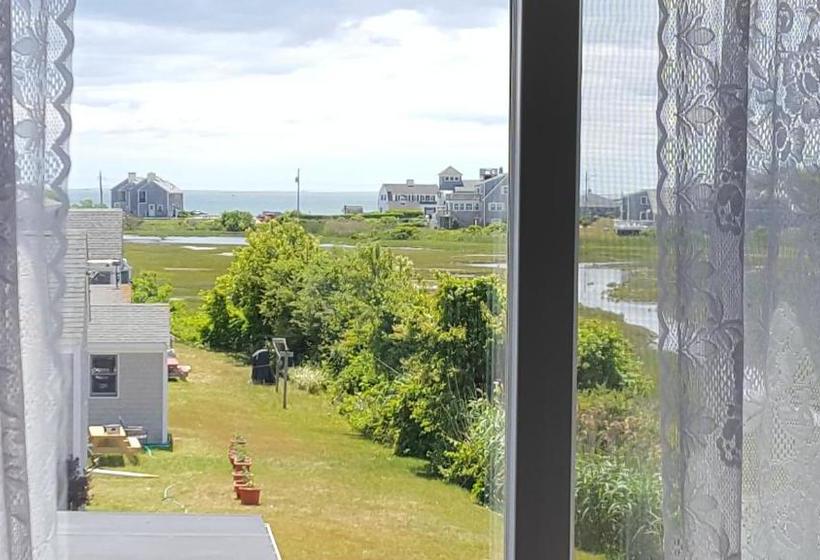 تختخواب و صبحانه A Cape Cod Ocean Manor Inn