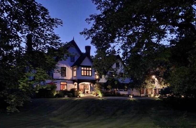 مبيت وإفطار Manor House Inn