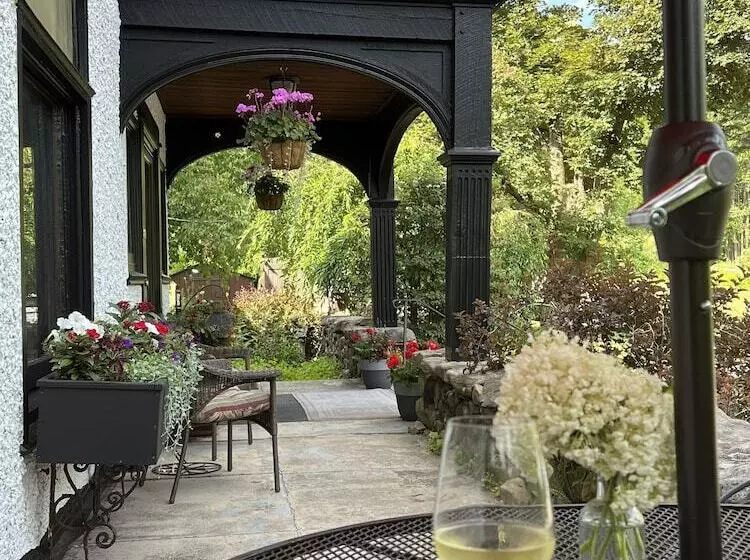 Bed and Breakfast Manor House Inn