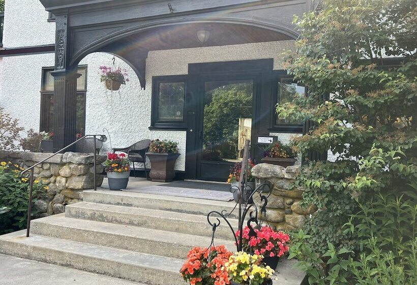 مبيت وإفطار Manor House Inn