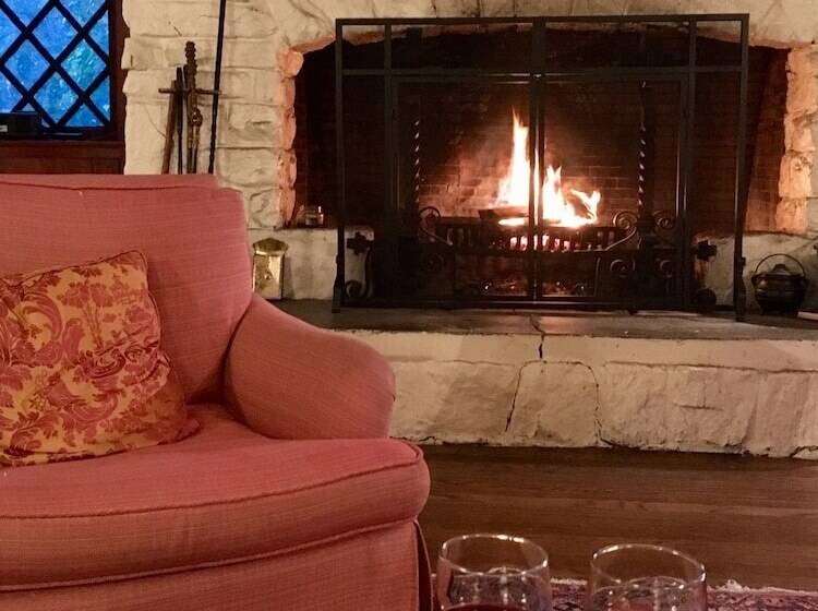 مبيت وإفطار Manor House Inn