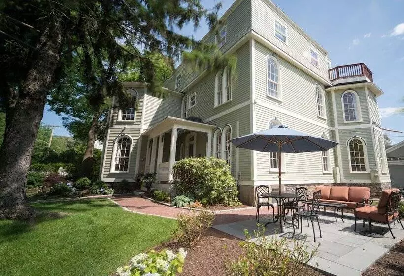 تختخواب و صبحانه Serenity Inn Newport