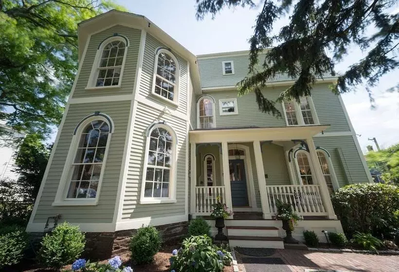 تختخواب و صبحانه Serenity Inn Newport