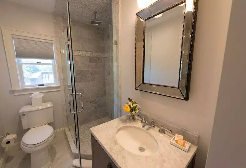 تختخواب و صبحانه Serenity Inn Newport