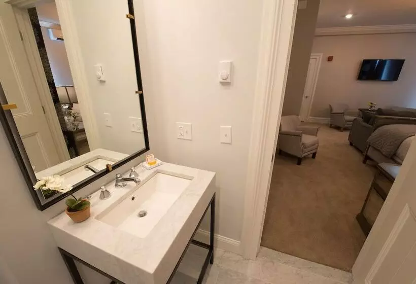 تختخواب و صبحانه Serenity Inn Newport