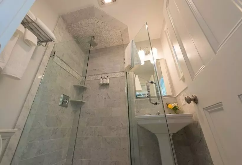 تختخواب و صبحانه Serenity Inn Newport