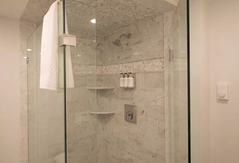 تختخواب و صبحانه Serenity Inn Newport