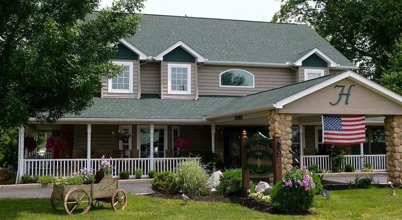 민박 Hearthstone Inn & Suites