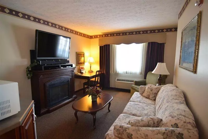 민박 Hearthstone Inn & Suites