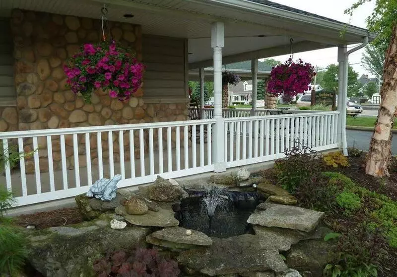 민박 Hearthstone Inn & Suites