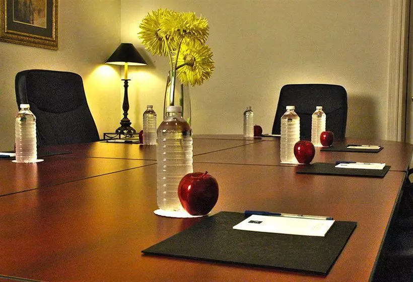 Отель Ambassador Sudbury