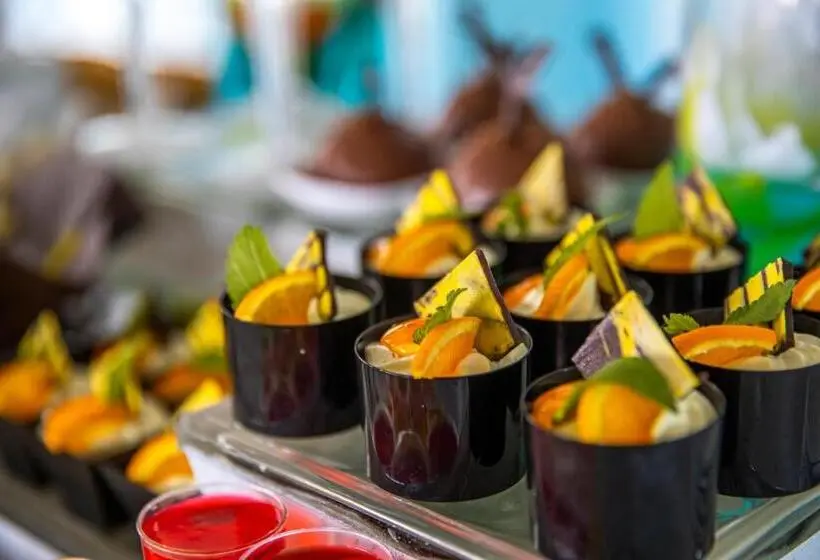 Hotelli Asterias Beach Resort