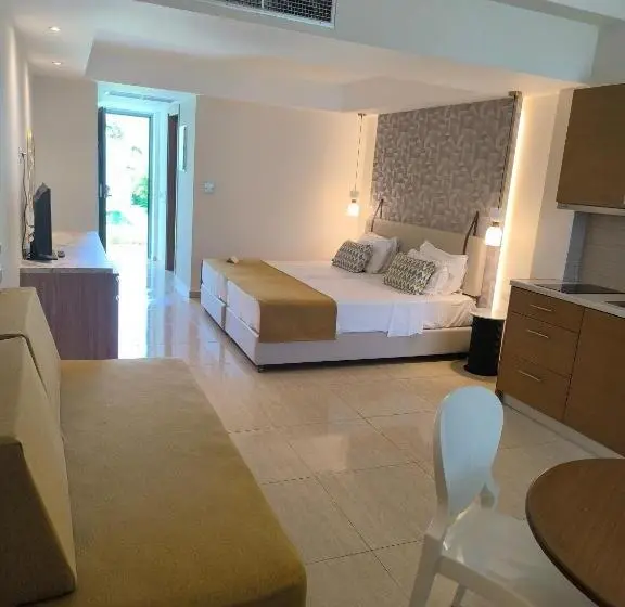 Hotelli Asterias Beach Resort
