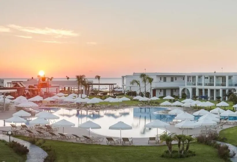 Hotelli Asterias Beach Resort
