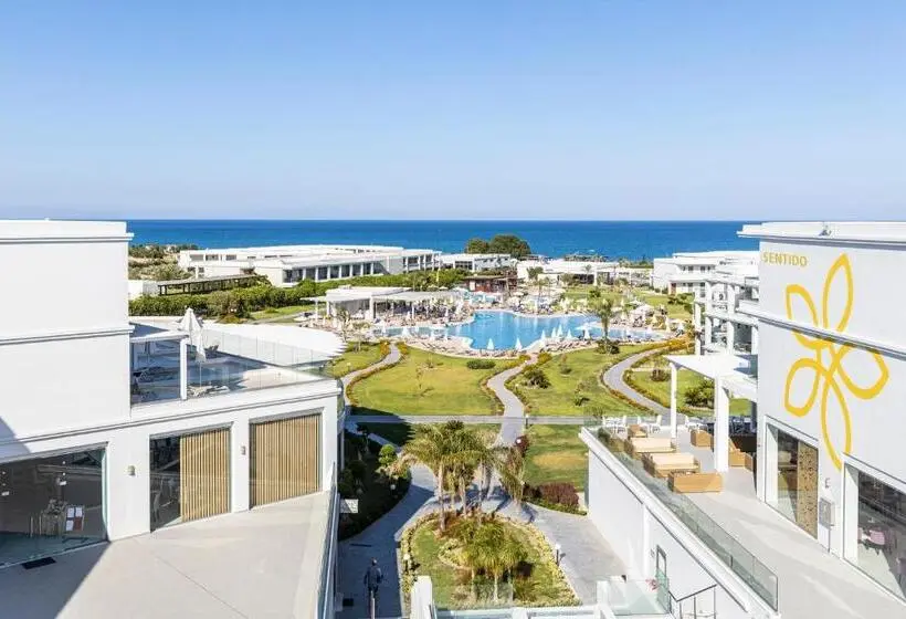 Hotelli Asterias Beach Resort