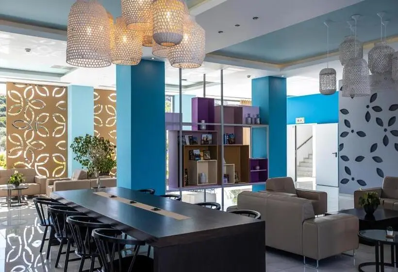 Hotelli Asterias Beach Resort