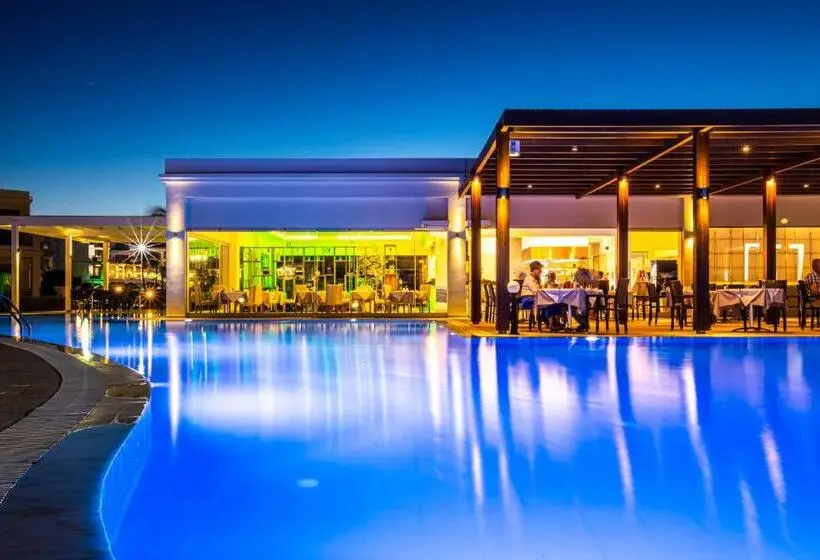 Hotelli Asterias Beach Resort