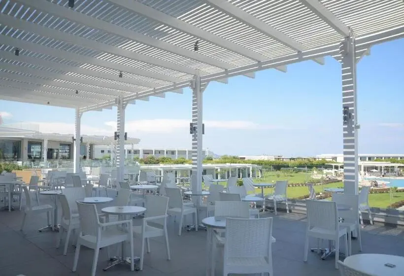 Hotelli Asterias Beach Resort