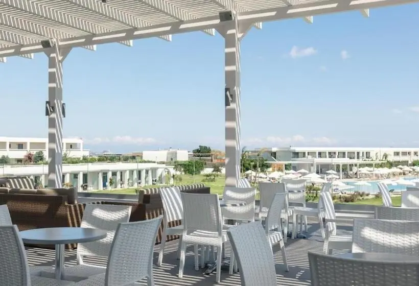 Hotelli Asterias Beach Resort