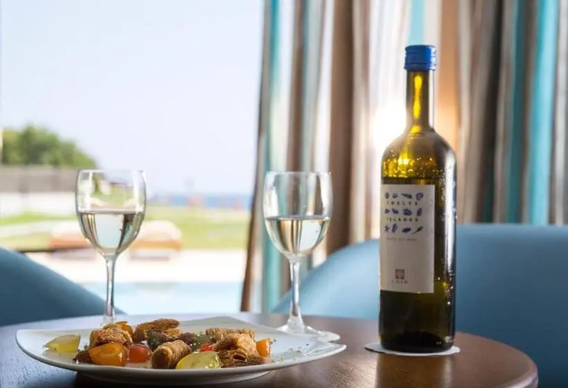 Hotelli Asterias Beach Resort