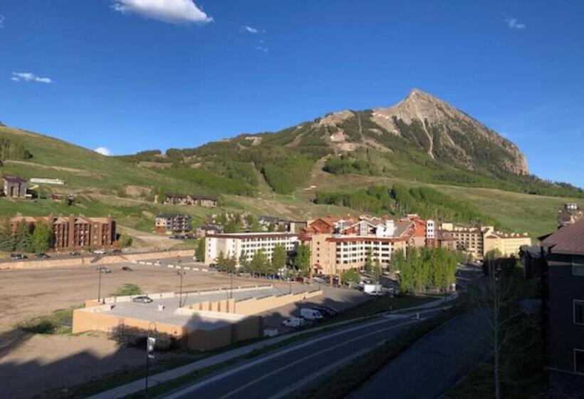 Отель Majestic Chateaux