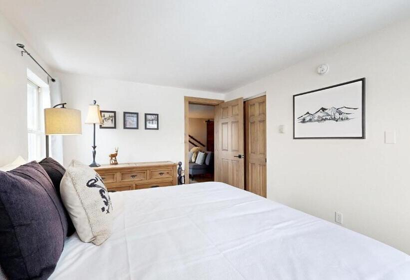 Отель Majestic Chateaux