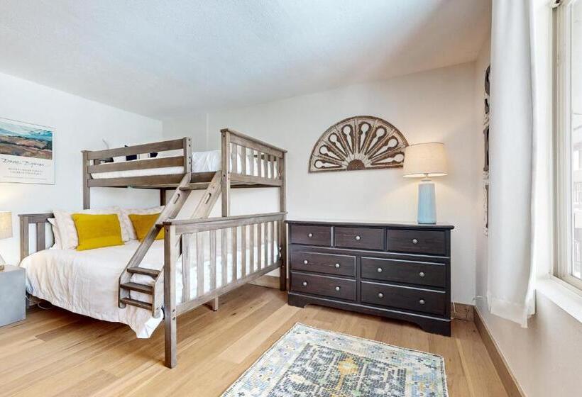 Отель Majestic Chateaux