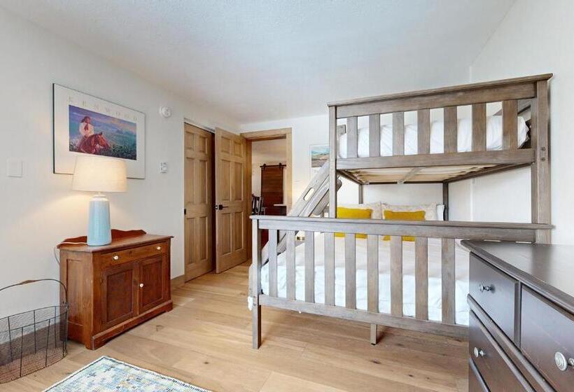 Отель Majestic Chateaux