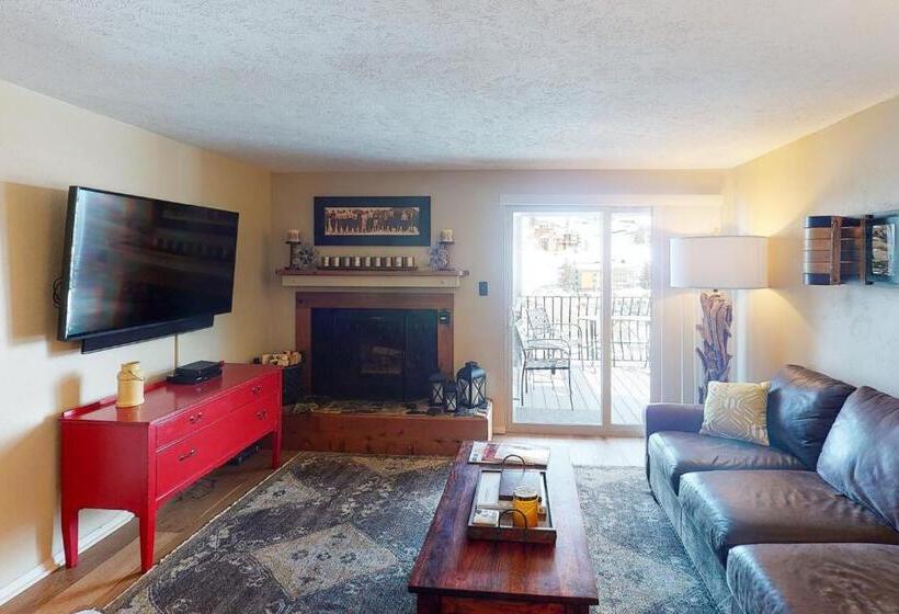 Отель Majestic Chateaux