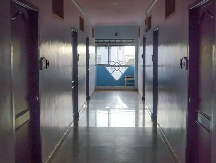 ホテル Mallika Residency