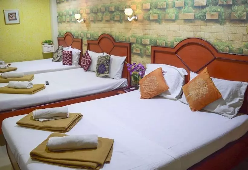 ホテル Mallika Residency