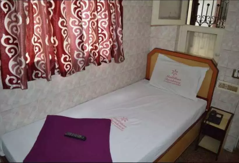 ホテル Mallika Residency