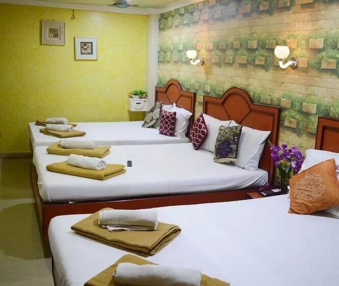 ホテル Mallika Residency