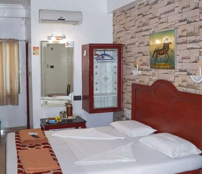 ホテル Mallika Residency