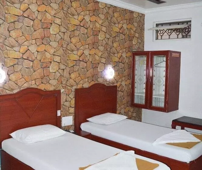 ホテル Mallika Residency