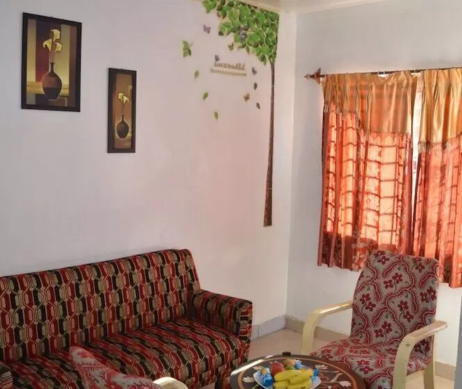 ホテル Mallika Residency