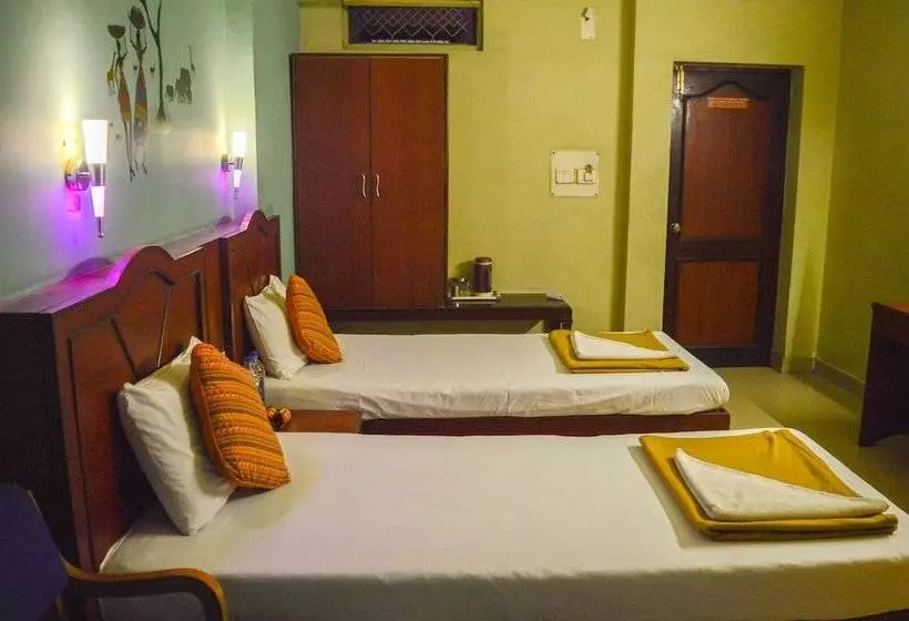 ホテル Mallika Residency