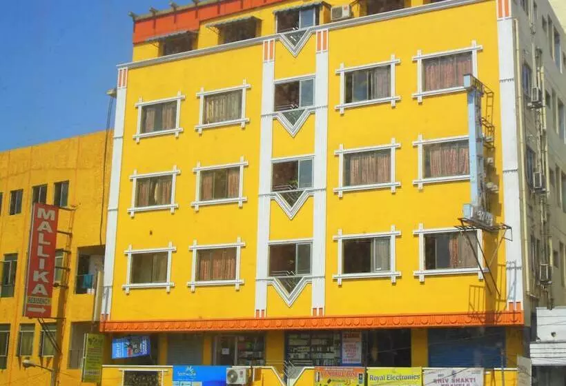 ホテル Mallika Residency