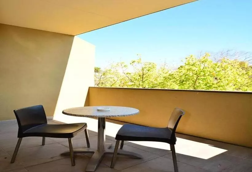 Отель Mornington