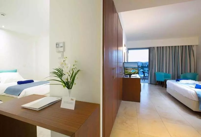 酒店 Asterias Beach Resort