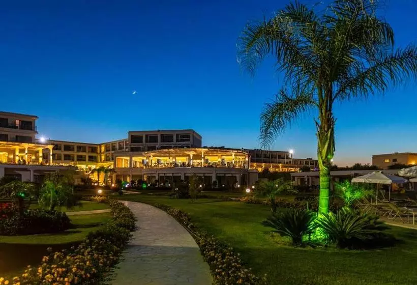 酒店 Asterias Beach Resort