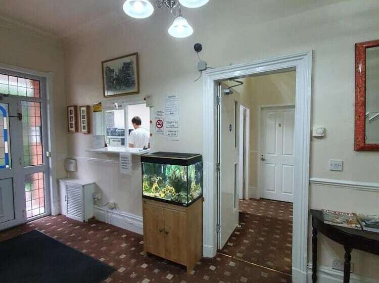 فندق The Handforth Lodge